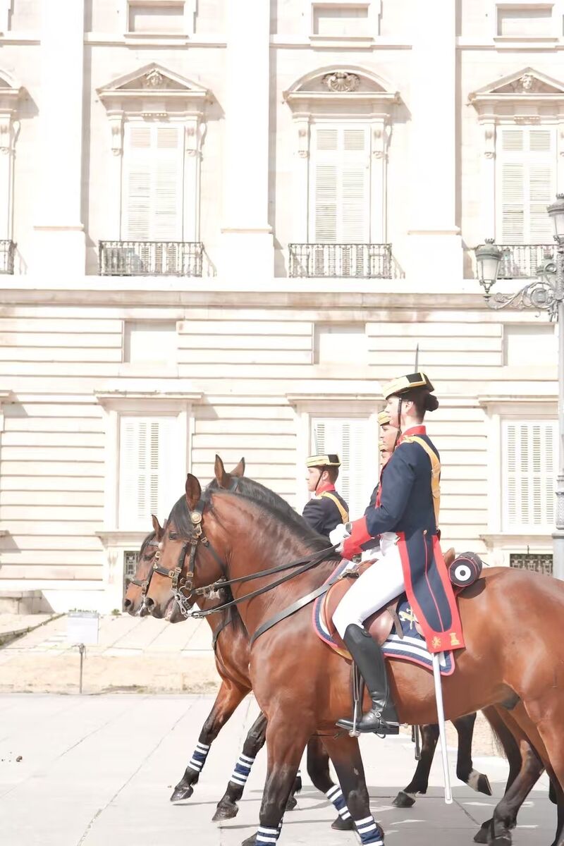 Eiffel Tower (night)