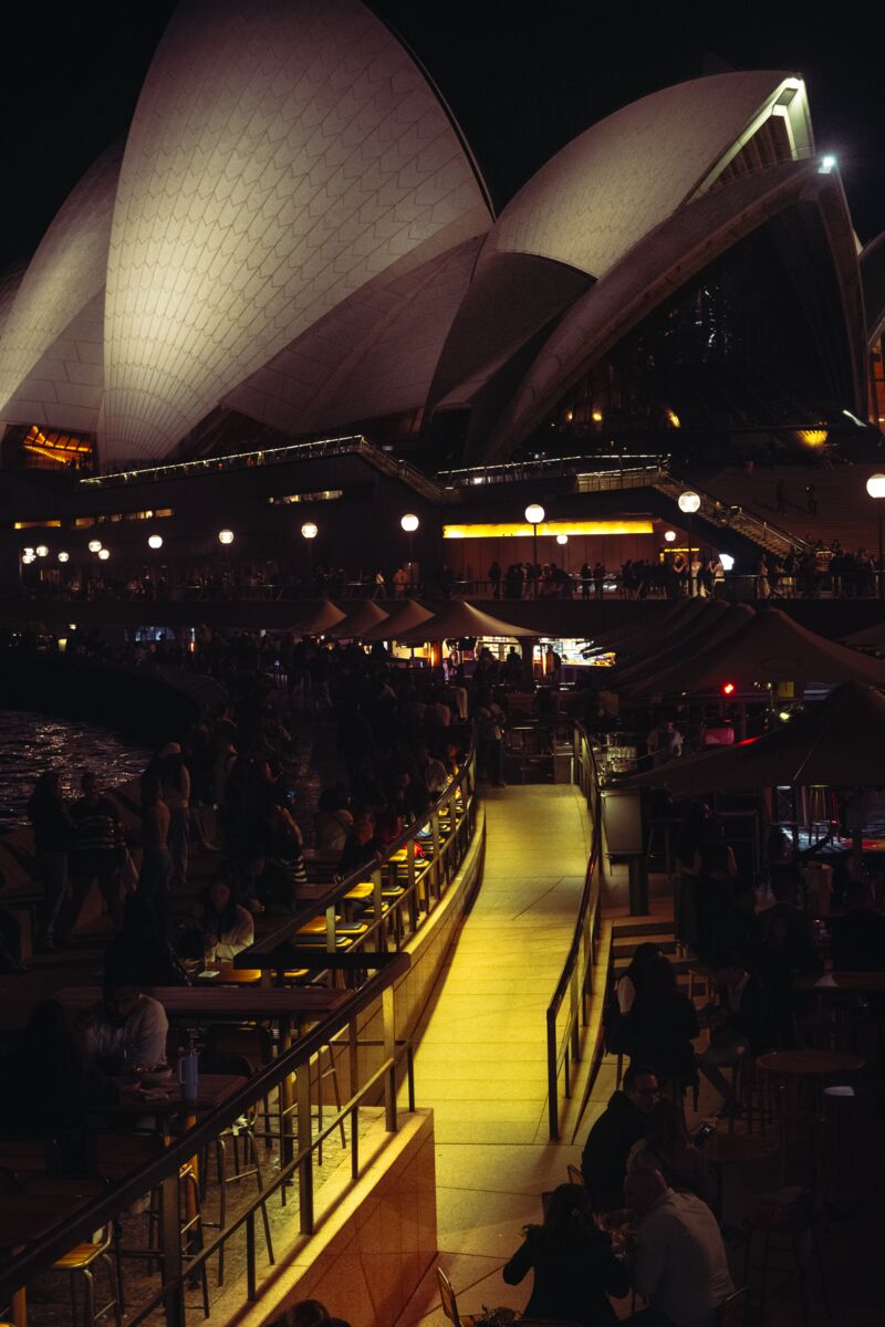 Eiffel Tower (daytime)